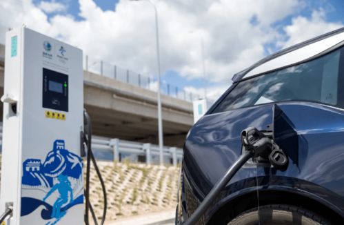 合作│與國電戰(zhàn)略合作 寶馬今年底將為車主提供超過27萬根充電樁